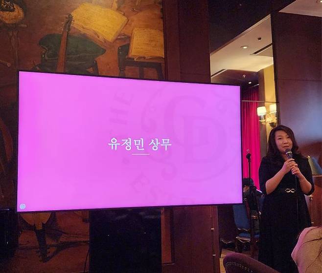 유정민 한국브라운포맨 마케팅 상무가 10일 서울 용산구 그랜드 하얏트 서울에서 하이랜드 싱글몰트 위스키 '더 글렌드로낙' 마스터스 앤솔로지 컬렉션을 설명하고 있다.ⓒ임유정 기자