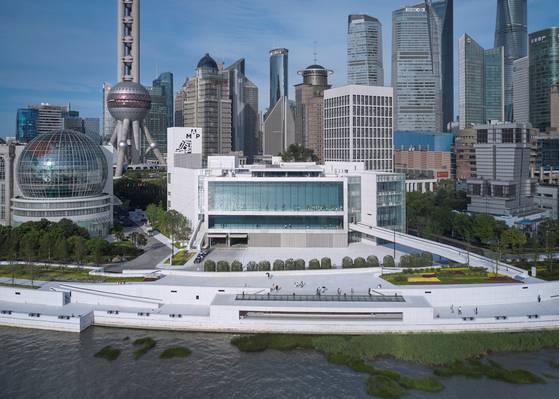 로로피아나의 100주년 기념 전시를 선보이는 상하이 푸동 미술관. 사진 로로피아나