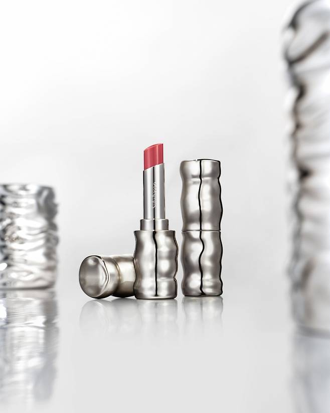 설화수 퍼펙팅 립컬러 '330호 블룸' 연출 이미지/사진=아모레퍼시픽