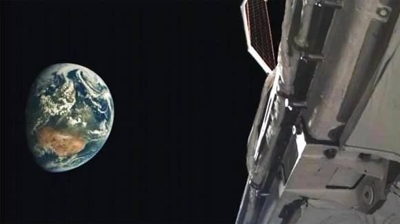 X-37B가 촬영한 첫번째 이미지를 일부 가공. USSF