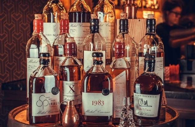 신세계면세점이 한정판으로 선보인 프랑스 위스키 브랜드 '미쉘 쿠브어'./사진=신세계면세점 제공