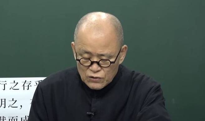 도올 김용옥이 윤 대통령을 최악의 지도자라며 기각되면 국가적 파멸로 이어질 것이라고 비판했다. 유튜브 영상 캡처
