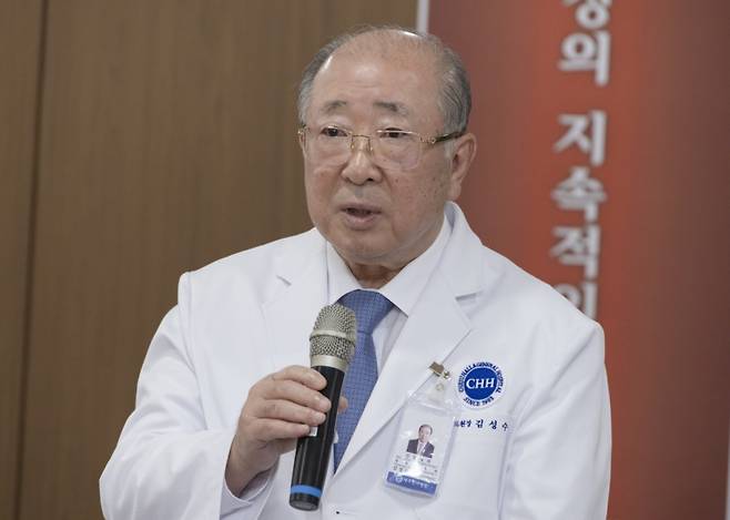 지난 6일 김성수 제주한라병원 이사장이 기자들과 간담회에서 발언하고 있다. /사진제공=보건복지부