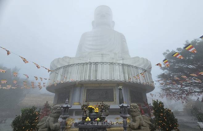 바나산 영응사 석가모니 불상