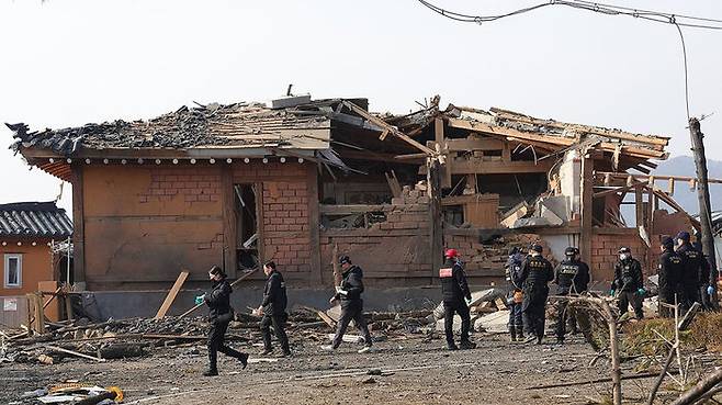 KF-21 오폭 사고로 폐허가 된 포천 노곡리의 주택