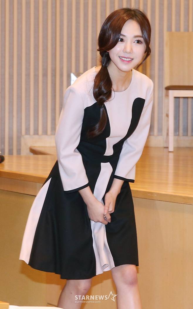 14일 오후 서울 양천구 SBS 목동사옥에서 '모던파머'(연출 오진석, 극본 김기호) 제작발표회가 진행되고 있다.  농촌으로 귀농하게 된 4명의 록밴드 멤버들의 유기농처럼 맑고 청정한 꿈과 사랑, 우정 이야기를 유쾌하게 그려나가는 휴먼 코미디 드라마 '모던파머' 는  오는 18일 첫 방송 예정이다. /사진=이동훈 기자 photoguy@