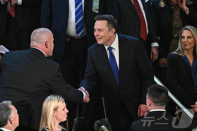 4일(현지시간) 미국 워싱턴DC 연방의회 의사당에서 도널드 트럼프 미국 대통령의 연설이 예정된 가운데 일론 머스크 테슬라 최고경영자(CEO)가 참석하고 있다. 2025.03.04 ⓒ AFP=뉴스1 ⓒ News1 정지윤 기자