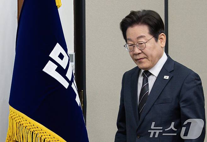 이재명 더불어민주당 대표가 12일 오전 서울 여의도 국회에서 열린 최고위원회의에 참석하고 있다. 2025.3.12/뉴스1 ⓒ News1 이재명 기자