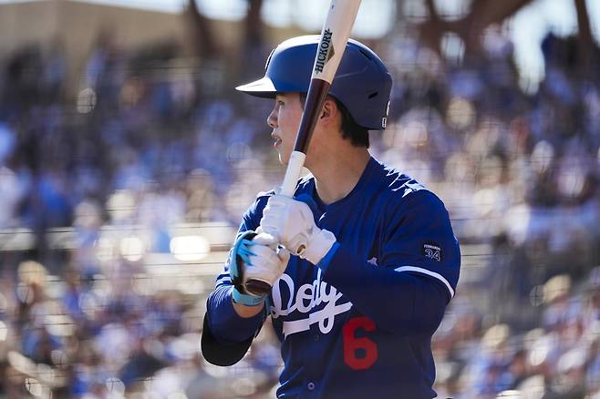 Los Angeles Dodgers' Hyeseong Kim prepares to bat during a spring training baseball game against the Kansas City Royals, Saturday, Feb. 22, 2025, in Phoenix. (AP Photo/Ashley Landis)







<저작권자(c) 연합뉴스, 무단 전재-재배포, AI 학습 및 활용 금지>