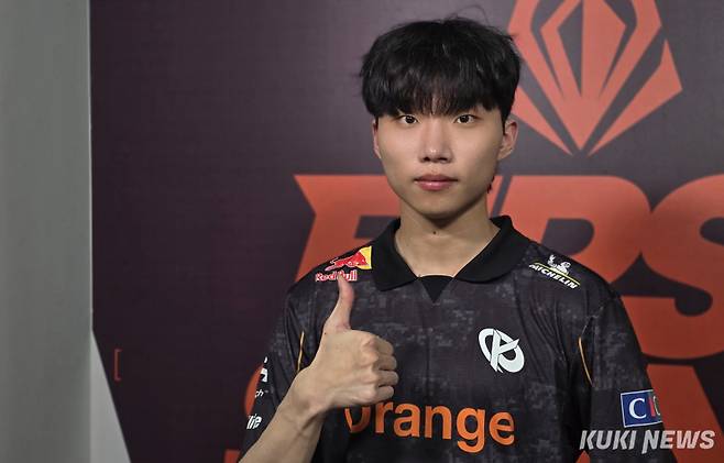 ‘칸나’ 김창동이 12일 서울 종로구 롤파크 LCK 아레나에서 쿠키뉴스와 만나 인터뷰하고 있다. 김영건 기자