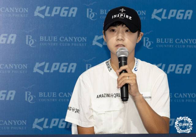 박성현이 KLPGA 투어 개막전 미디어데이에서 질문에 답하고 있다. /KLPGA