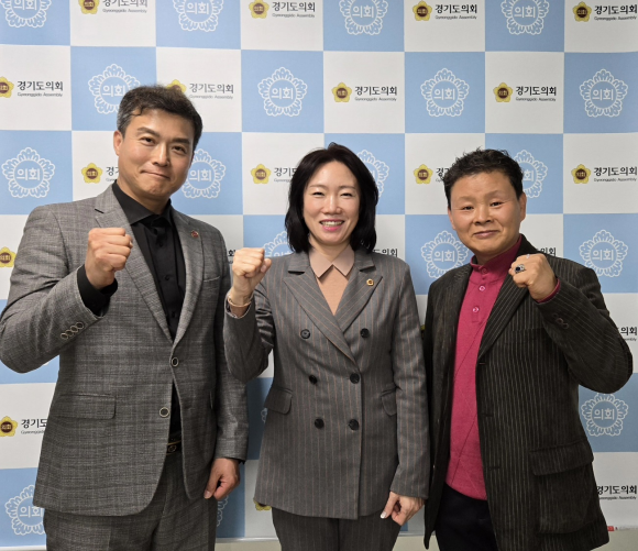 이혜원 의원이 경기도의회에서 대한민국특수임무유공자회 경기도지부 및 양평지부 회장과 정담회를 개최하고 주요논의를 마친 후 기념촬용을 하고 있다.