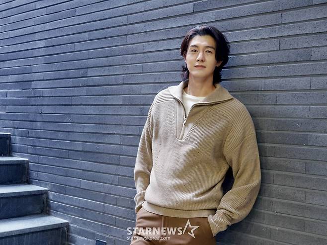 MBC '밤에 피는 꽃'의 배우 이기우가 29일 진행된 라운드 인터뷰를 위해 포즈를 취하고 있다. /사진제공=스튜디오더무로 2024.02.29 /사진=이동훈