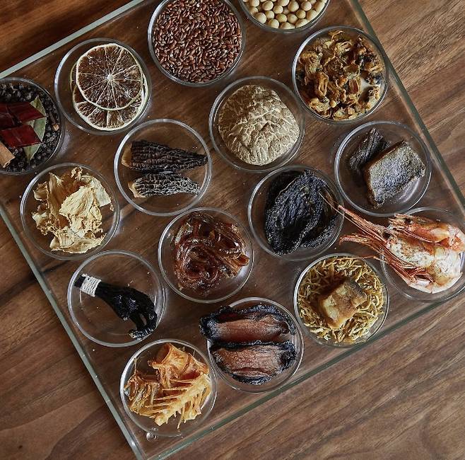 미쉐린가이드에서 서울 37곳과 부산 3곳 등에 스타 레스토랑을 지정했다. 사진은 밍글스의 밍글릿팟 재료들. /사진=밍글스