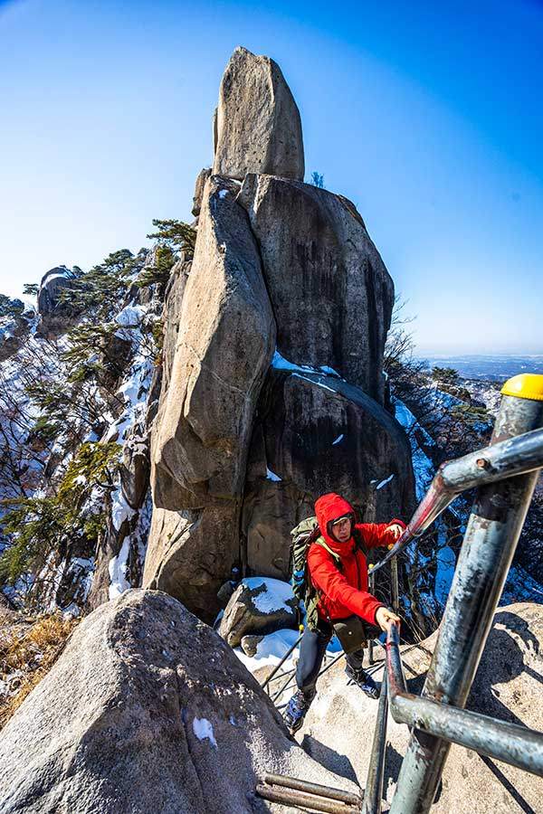 발을 디딜 곳과 손을 잡을 곳이 대체로 명확하다.&nbsp;