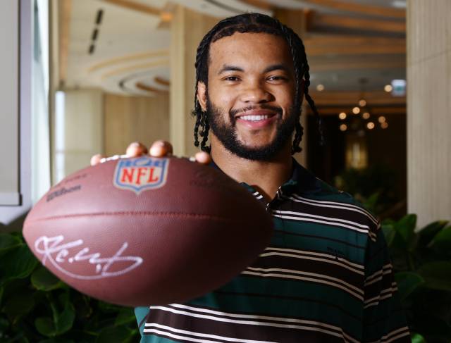 NFL 한국계 쿼터백 카일러 머리가 13일 서울 강남구 조선팰리스호텔에서 서울경제신문과 인터뷰를 갖고 있다. 성형주 기자