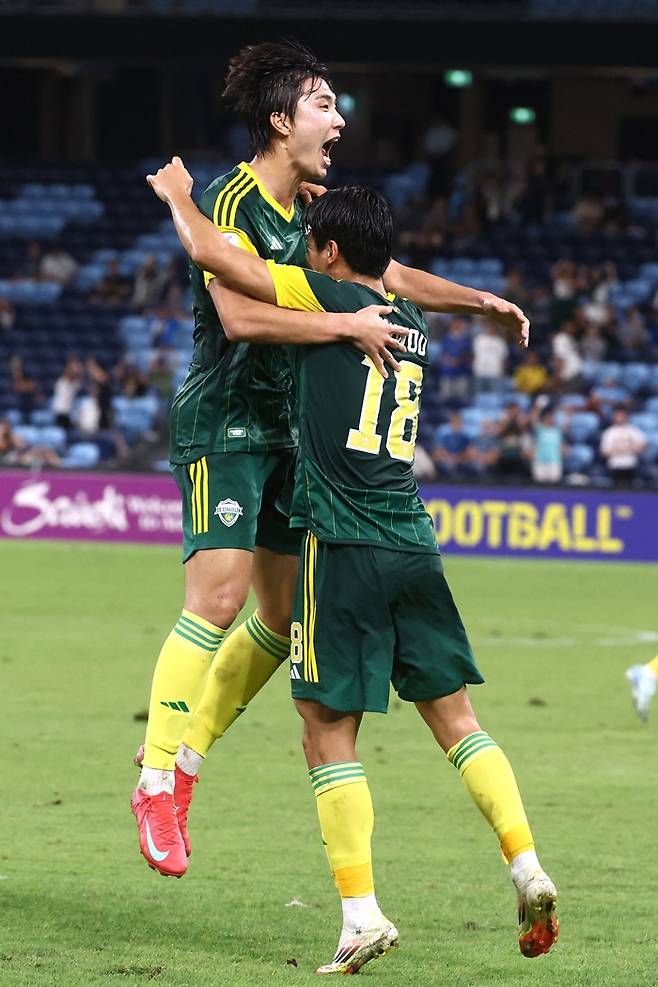 ▲ 1차전을 패한 전북은 장소를 시드니로 옮겨 2차전 원정 경기를 가졌다. 전북은 적지에서 3골차 이상으로 이겨야 했지만 역전패로 4강 진출에 실패했다. ⓒ연합뉴스/AFP