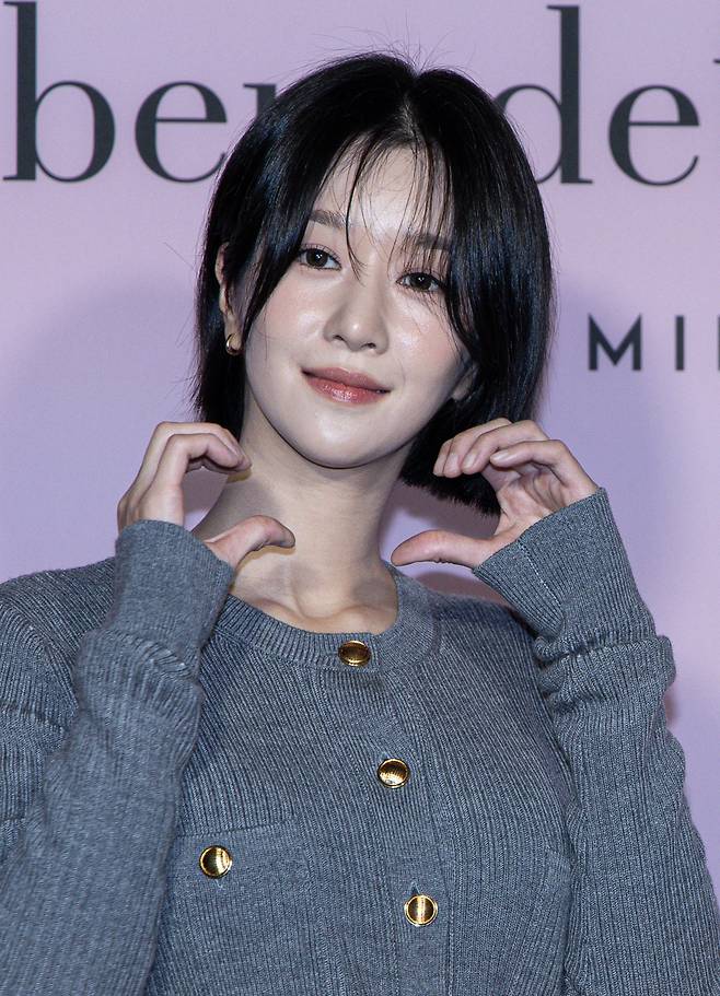 (서울=뉴스1) 이재명 기자 = 배우 서예지가 22일 오후 서울 강남구 더클래스 청담에서 열린 베네데타 보롤리(Benedetta Boroli) 포토콜 행사에 참석해 포즈를 취하고 있다.  베네데타 보롤리는 이탈리아 노바라에서 1901년부터 다양한 사업을 운영해온 대표적인 가족 기업 '데 아고스티니 그룹'을 설립한 보롤리 가문의 일원 베네데타 보롤리가 이끄는 슈즈 브랜드다. 2024.10.22/뉴스1  Copyright (C) 뉴스1. All rights reserved. 무단 전재 및 재배포,  AI학습 이용 금지. /사진=(서울=뉴스1) 이재명 기자