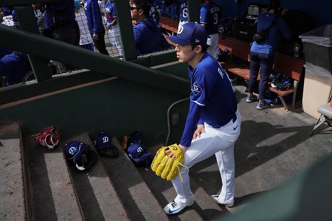 LA 다저스 우완투수 사사키 로키가 오는 19일 일본 도쿄돔에서 열리는 2025 미국프로야구 메이저리그 컵스와의 정규시즌 개막 2연전 '도쿄시리즈' 2차전에 선발투수로 등판한다. 사사키는 12일 클리블랜드 가디언스와의 시범경기에 선발 등판해 4이닝 무실점을 기록하면서 기대감을 높였다. AP 연합뉴스