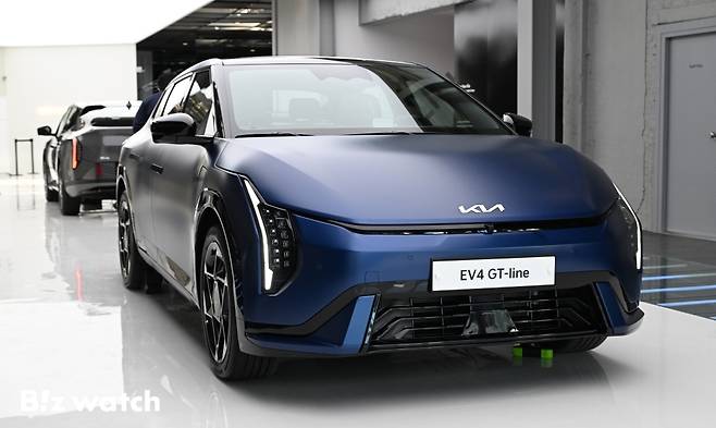 지난 2월26일 서울 성동구 기아 언플러그드 그라운드에서 기아의 첫 전동화 세단 'EV4'가 공개되고 있다./사진=이명근 기자 qwe123@