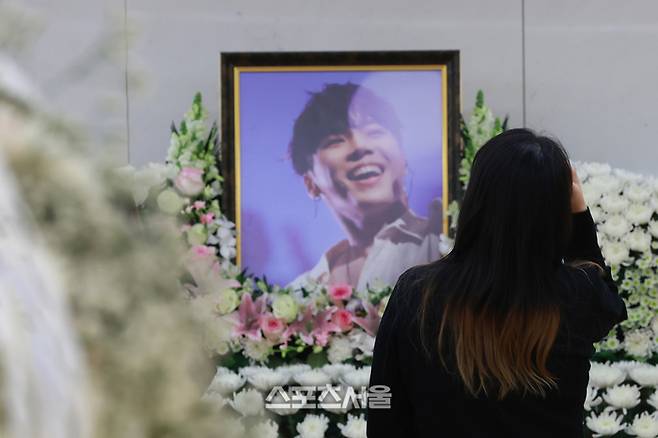 故 휘성의 빈소가 14일 서울 강남구 삼성서울병원 장례식장에 마련됐다.  <사진=사진공동취재단>