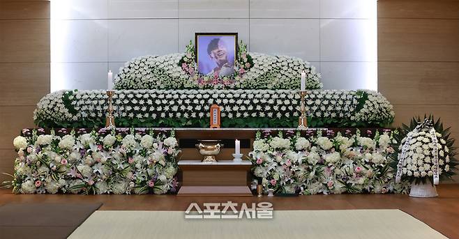 故 휘성의 빈소가 14일 서울 강남구 삼성서울병원 장례식장에 마련됐다. <사진=사진공동취재단>