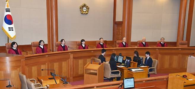 <YONHAP PHOTO-3688> 감사원장·검사 3인 탄핵심판 선고 참석한 헌재 재판관들    (서울=연합뉴스) 서대연 기자 = 이창수 중앙지검장 등 검사 3인 및 최재해 감사원장에 대한 탄핵심판 선고가 열린 13일 서울 종로구 헌법재판소 심판정에서 재판관들이 자리에 착석해 있다.    왼쪽부터 정계선, 김복형, 정정미, 이미선, 문형배, 김형두, 정형식, 조한창 헌재 재판관. 2025.3.13 [공동취재]    dwise@yna.co.kr/2025-03-13 10:39:47/<저작권자 ⓒ 1980-2025 ㈜연합뉴스. 무단 전재 재배포 금지, AI 학습 및 활용 금지>