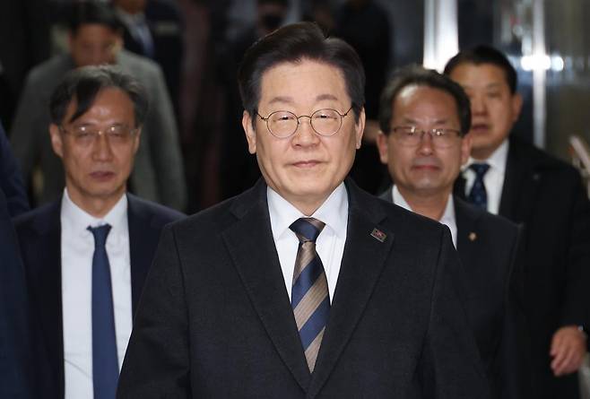 이재명 더불어민주당 대표가 13일 오후 서울 여의도 국회에서 열린 비공개 비상의원총회에 참석하고 있다. 2025.3.13 뉴스1