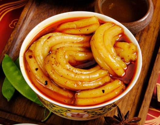 목이 아플 땐 마라탕이나 떡볶이는 피하는 것이 좋다. 사진은 마라소스로 만든 분모자 떡볶이. [사진=11번가]