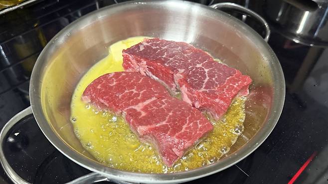 ▲ 고기는 통삼겹살이 없어서 소고기로...