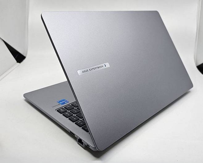 에이수스 엑스퍼트북 P1(ASUS Expertbook P1, P1503CVA) / 출처=IT동아