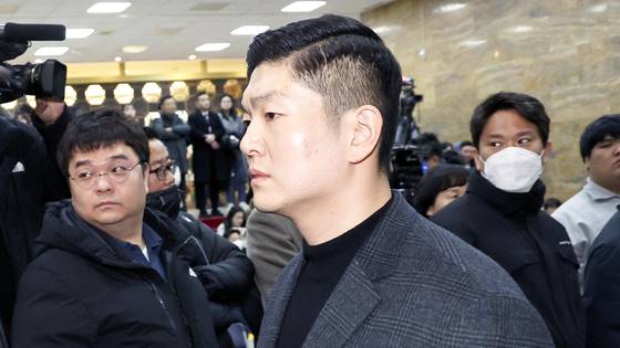김재섭 국민의힘 의원은 윤 대통령 탄핵안이 가결된 14일 검은 옷을 입었다. 그는 당시 탄핵 찬성 입장을 밝혔다. 뉴스1