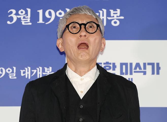 지난 13일 CGV 용산에서 열린 영화 ‘고독한 미식가 더 무비’ 시사 간담회에서 연출과 주연을 맡은 일본 배우 마츠시게 유타카가 포즈를 취하고 있다.  [연합]