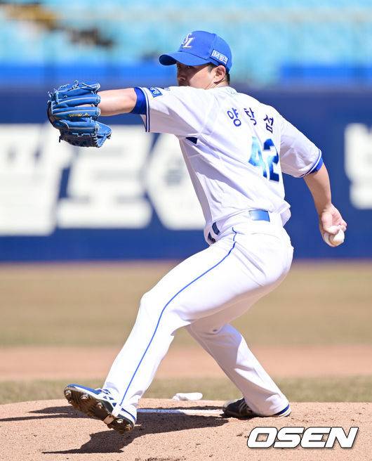 [OSEN=대구, 김성락 기자] 14일 오후 대구 삼성라이온즈파크에  2025 신한 SOL뱅크 KBO 리그 시범경기 삼성 라이온즈와 LG 트윈스의 경기가 열렸다.KBO리그 10개 구단은 오는 18일까지 시범경기 10경기를 소화한다. 2025시즌 개막전은 오는 22일 개최된다. 개막전 매치업은 LG-롯데(서울 잠실구장), KIA-NC(광주-기아챔피언스필드), SSG-두산(인천 SSG랜더스필드), KT-한화(수원 KT위즈파크), 삼성-키움(대구 삼성라이온즈파크)이다.1회말 삼성 선발 양창섭이 마운드에 올라 힘차게 공을 뿌리고 있다. 2025.03.14 / ksl0919@osen.co.kr