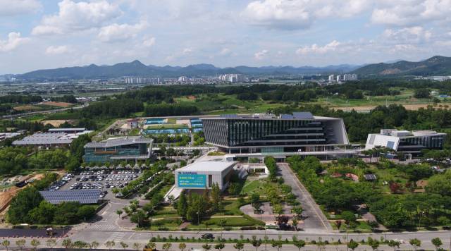 ▲전북특별자치도 완주군이 무주택 신혼부부와 청년들의 주거비 부담을 덜어주기 위해 ‘임대보증금 무이자 융자지원 사업’을 확대 시행한다. ⓒ완주군