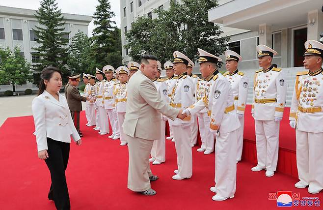 2023년 8월, 해군절을 맞아 해군사령부를 방문한 김정은
