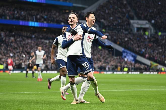 ▲ 30대 중반으로 향하는 손흥민의 기량이 예전만 못하다는 지적도 쏟아지고 있다. 자연스러운 현상일 수 있으나 공격진이 부상으로 전멸에 가까운 상황을 만들어 놓고서 모든 것을 손흥민이 해결해 줘야 한다는 이상한 논리를 만들어 압박하던 토트넘 일부 팬심과 영국 언론이었다. ⓒ연합뉴스/EPA