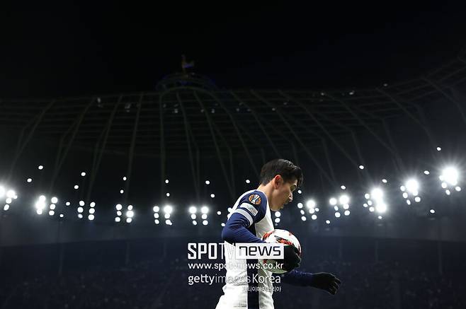 ▲ 리그 7골 9도움, 리그컵 1골, FA컵 1도움, UEL 3골 2도움을 기록되는 순간이었다. 시즌 11골 12도움으로 여전한 손흥민이었다. 경기 전 손흥민에게 주는 주급 1위가 아깝다는 어이없는 지적을 보기좋게 반박했다.