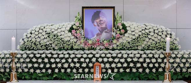 갑작스럽게 세상을 떠난 가수 故 휘성  빈소가 14일 서울 강남구 삼성서울병원 장례식장에 마련됐다. /사진공동취재단 2025.03.14 /사진=이동훈 photoguy@