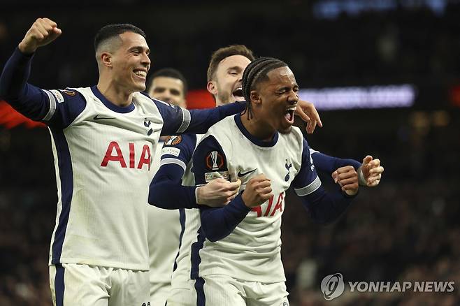 오도베르(오른쪽)의 골 세리머니 [AP=연합뉴스]