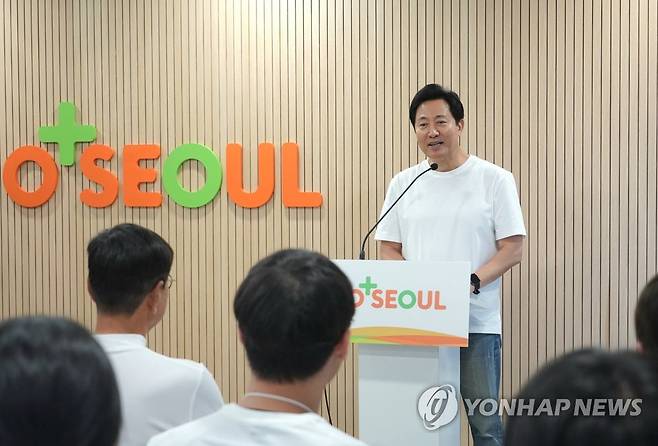 인사말 하는 오세훈 서울시장 (서울=연합뉴스) 오세훈 서울시장이 6일 서울 용산구 자립준비청년 전용공간 영플러스서울에서 열린 개소식에서 인사말을 하고 있다. 2023.7.6 [서울시 제공. 재판매 및 DB 금지] photo@yna.co.kr