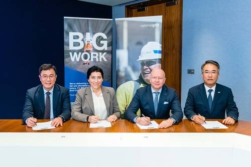 대한전선 송종민 부회장(맨 오른쪽) 내셔널그리드와 HVDC 프레임워크 계약을 하고 있다.[대한전선 제공. 재판매 및 DB 금지]