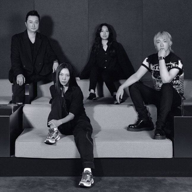 왼쪽부터 한세민 타이탄 콘텐츠 의장, 리아킴 최고 퍼포먼스 책임자, 강정아 최고경영자(CEO), 이겸 최고비주얼책임자(CVO).(사진=타이탄 콘텐츠)