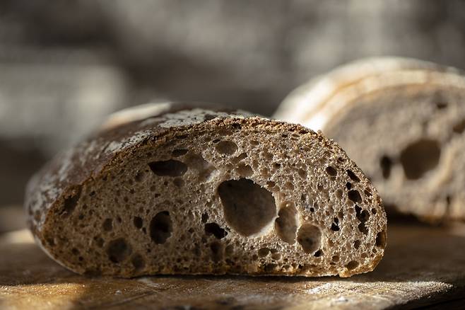 100% 통곡물이란 점을 확인하려면 성분표기를 한 번 더 체크해야 한다. [사진= 게티이미지뱅크]