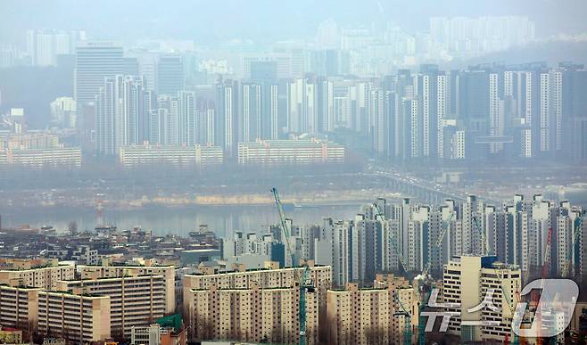 서울 남산에서 바라본 아파트 모습. 2025.3.2/뉴스1 ⓒ News1 김명섭 기자