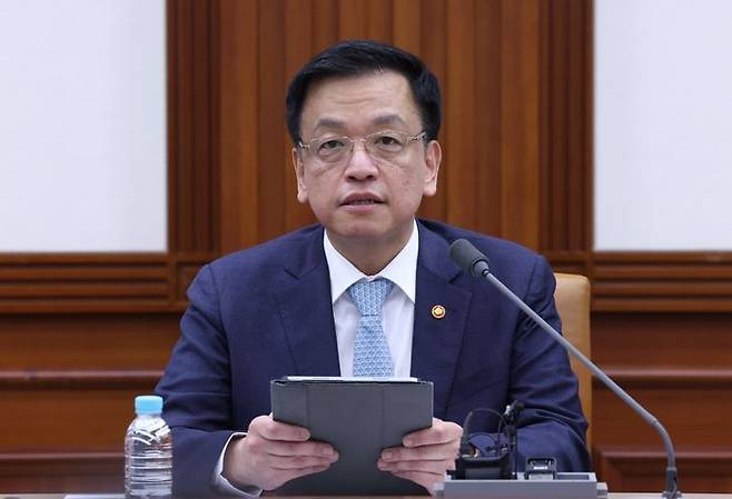 최상목 대통령 권한대행 부총리 겸 기획재정부 장관이 지난 10일 정부서울청사에서 열린 민생경제점검회의에서 발언하고 있다. ⓒ연합뉴스