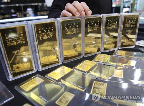 한국금거래소에서 판매 중인 골드바 모습. [연합뉴스]