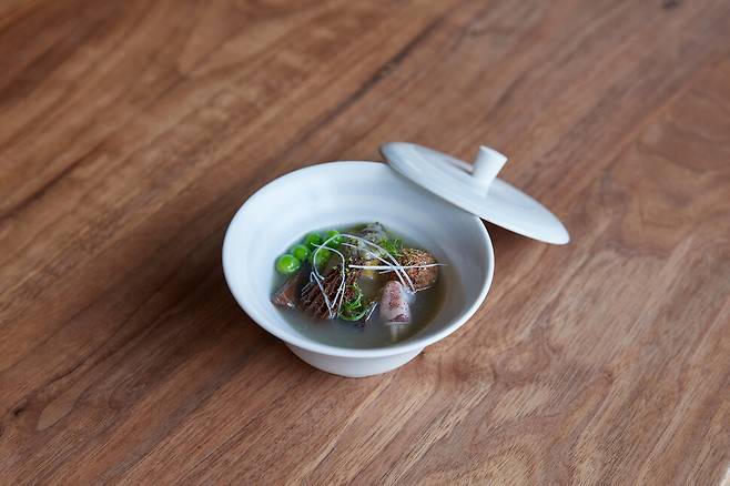 ‘밍글스’ 밥상에 나오는 갖은 재료로 만든 탕. 밍글스 제공