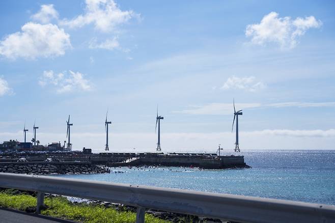 신창 풍차해안도로(사진, 비짓제주)
