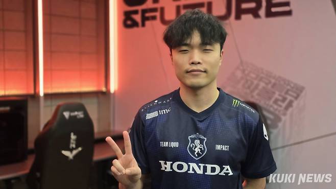 ‘임팩트’ 정언영이 14일 서울 종로구 롤파크 LCK 아레나에서 쿠키뉴스와 만나 인터뷰하고 있다. 김영건 기자